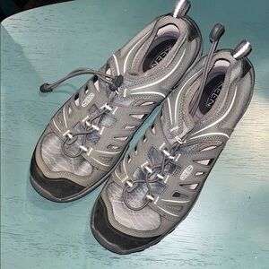 KEEN Gray and Black Hiking Shoes